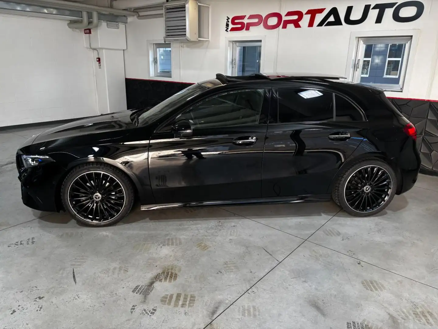 Mercedes-Benz A 200 d Automatic PREMIUM NIGHT EDITION AMG Noir - 2