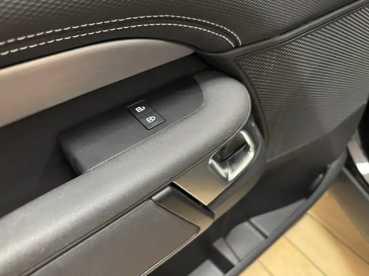 Land Rover Discovery 2023, foto 42