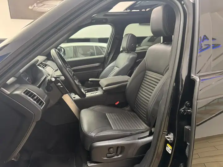 Land Rover Discovery 2023, foto 9