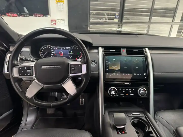Land Rover Discovery 2023, foto 8