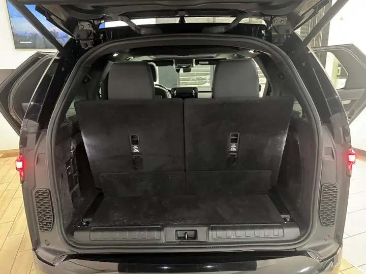 Land Rover Discovery 2023, foto 46