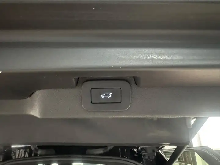 Land Rover Discovery 2023, foto 45