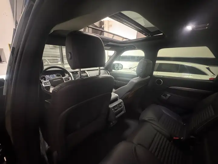 Land Rover Discovery 2023, foto 31