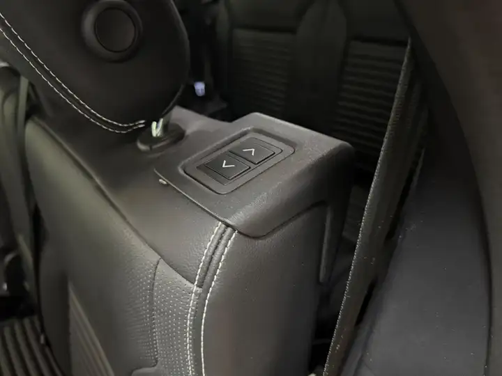 Land Rover Discovery 2023, foto 34