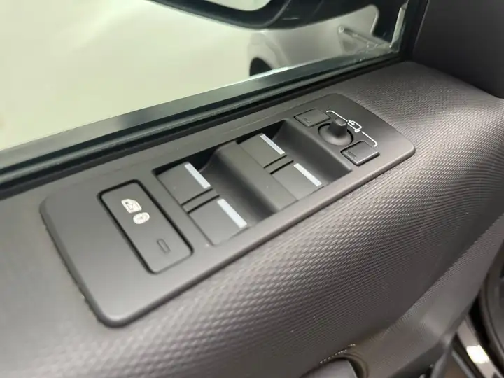 Land Rover Discovery 2023, foto 41