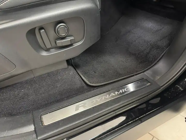 Land Rover Discovery 2023, foto 12