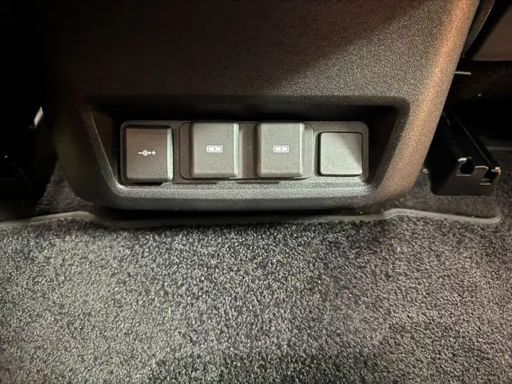 Land Rover Discovery 2023, foto 40