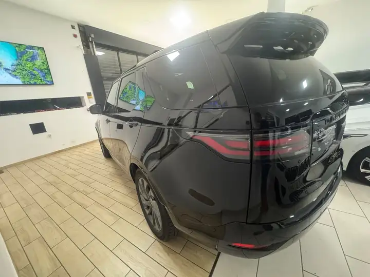 Land Rover Discovery 2023, foto 6