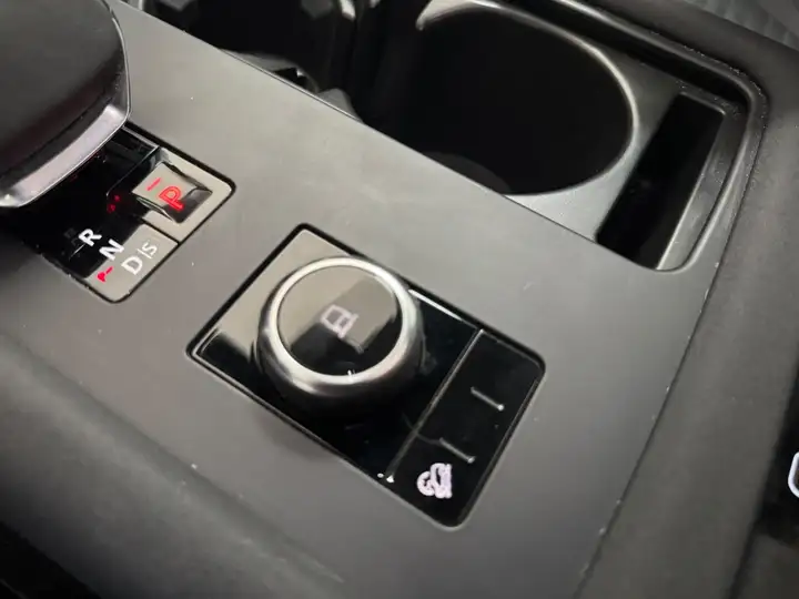 Land Rover Discovery 2023, foto 29