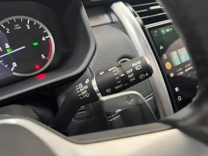 Land Rover Discovery 2023, foto 18
