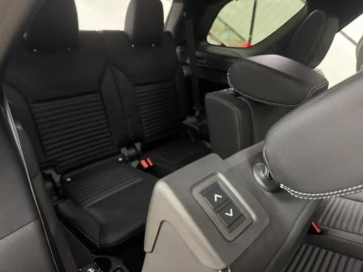 Land Rover Discovery 2023, foto 37