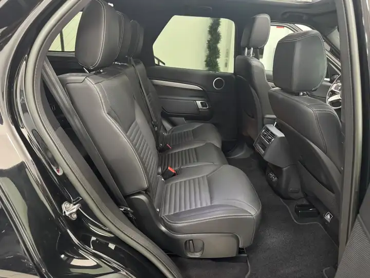 Land Rover Discovery 2023, foto 36