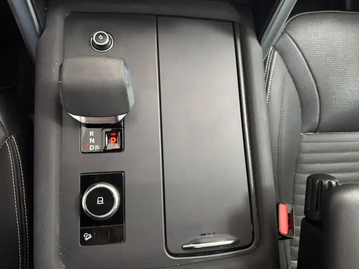 Land Rover Discovery 2023, foto 27