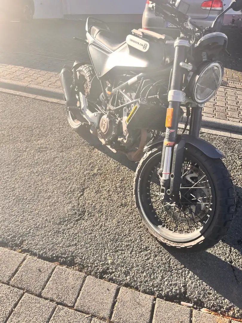 Husqvarna Svartpilen - 2