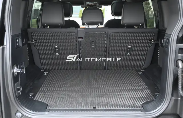 Land Rover Defender view 15