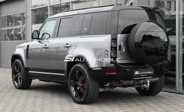 Land Rover Defender view 3