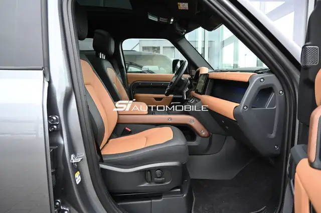Land Rover Defender view 12