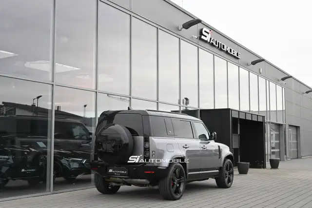 Land Rover Defender view 5