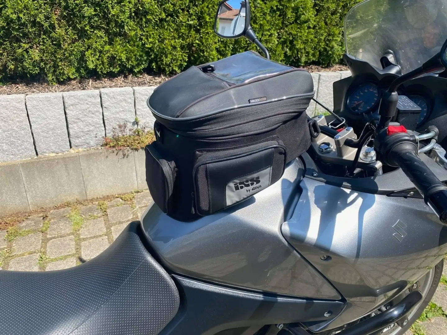 Suzuki V-Strom 650 Šedá - 1