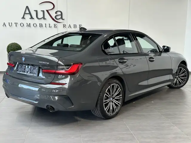 BMW 3 Series view 4