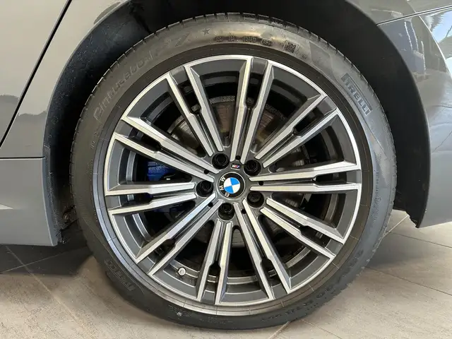 BMW 3 Series view 3