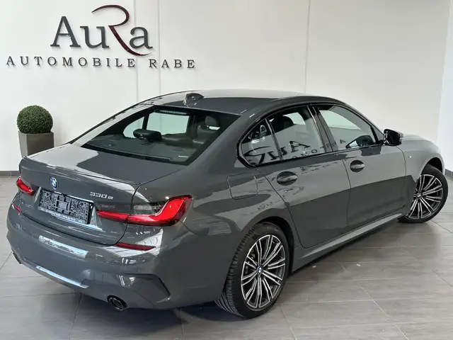 BMW 3 Series view 5