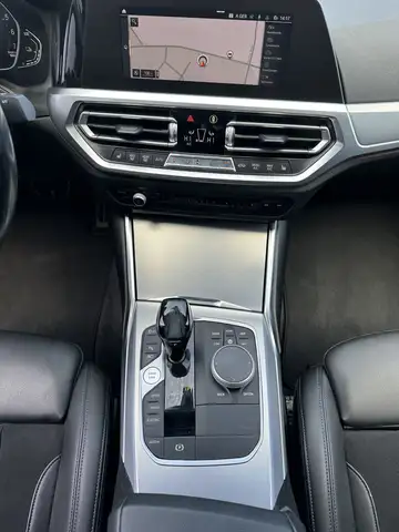 BMW 3 Series view 11