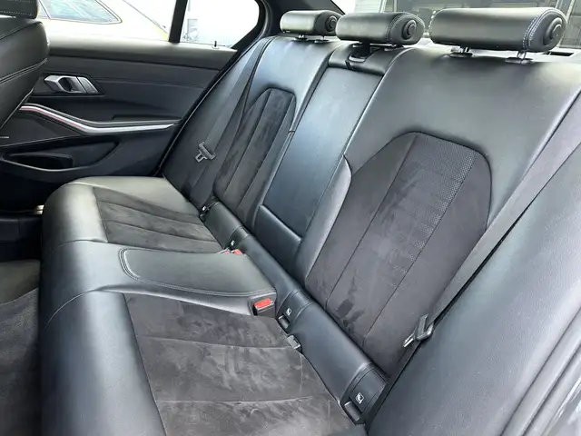 BMW 3 Series view 9