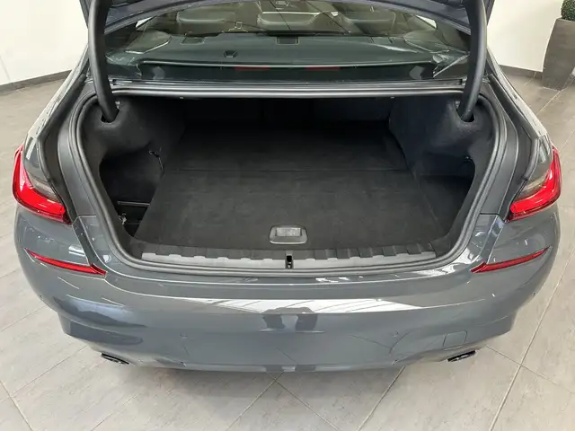 BMW 3 Series view 6