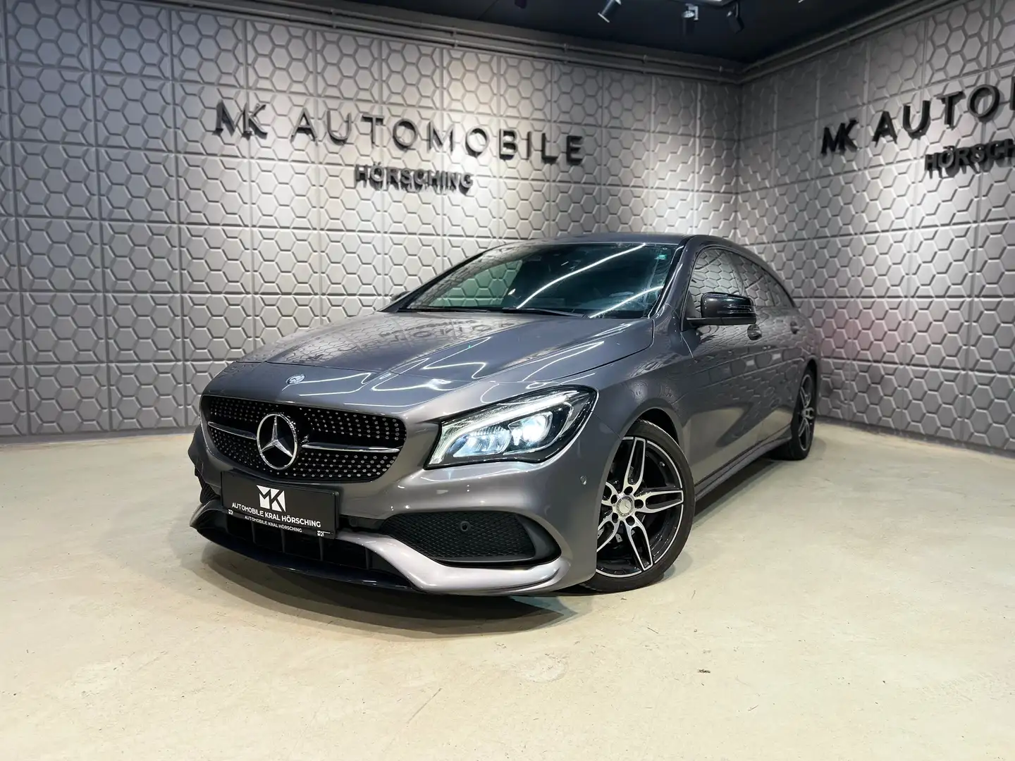 Mercedes-Benz CLA 200 CDI*AMG LINE*RFK*AMBIENTE*SITZHEIZUNG*ALCANTARA* Gris - 1