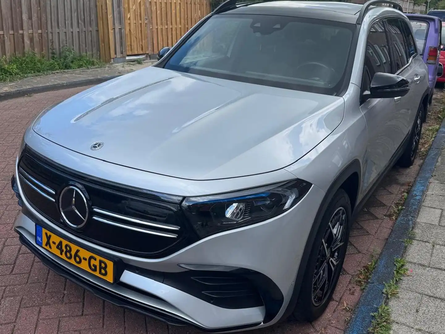Mercedes-Benz EQB 300 EQB 300 4M. AMG Line 7p. -Panoramic sunroof Zilver - 1