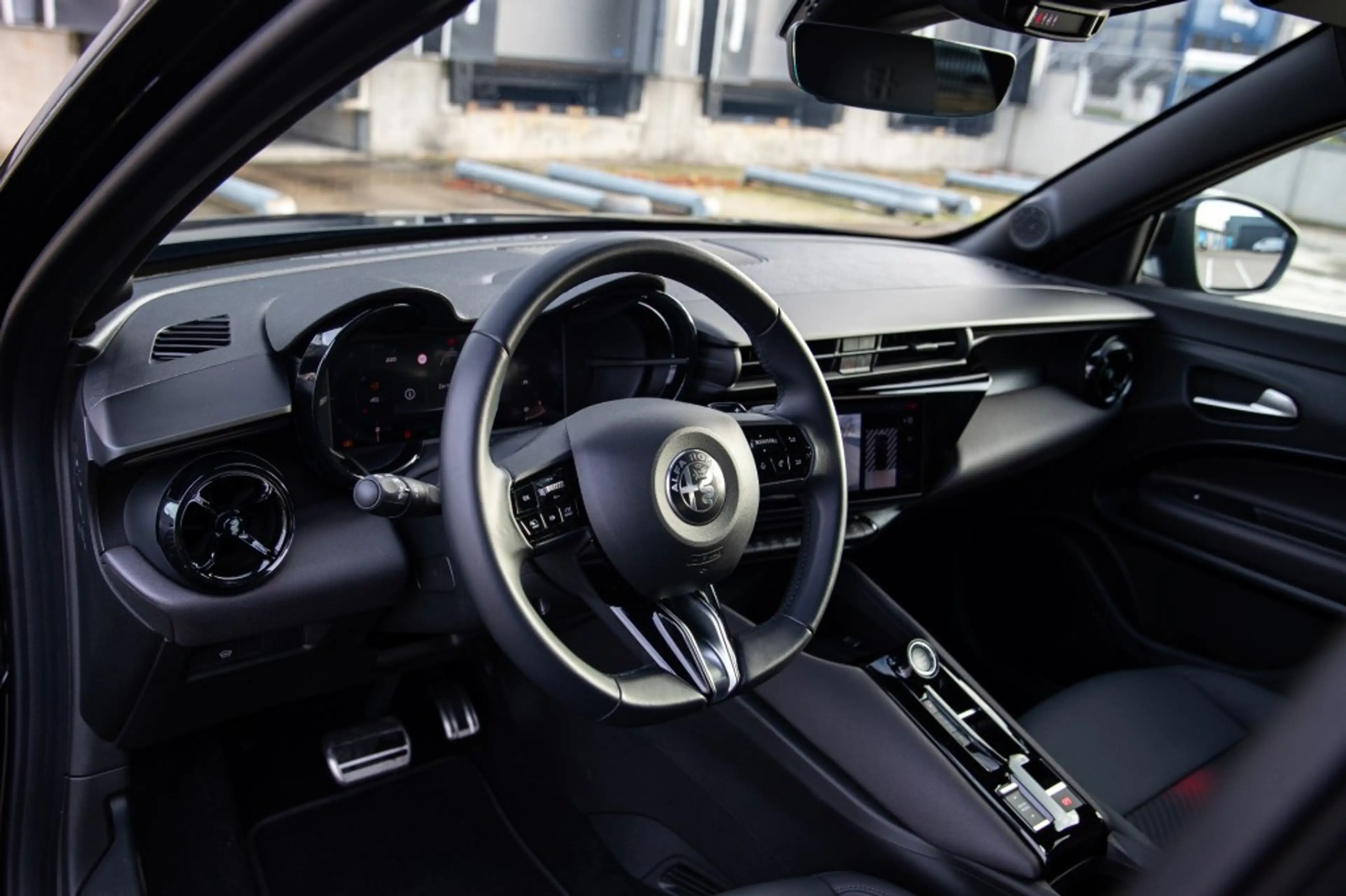 Alfa Romeo Junior 1.2 Turbo Hybrid Ibrida Speciale — photo 5