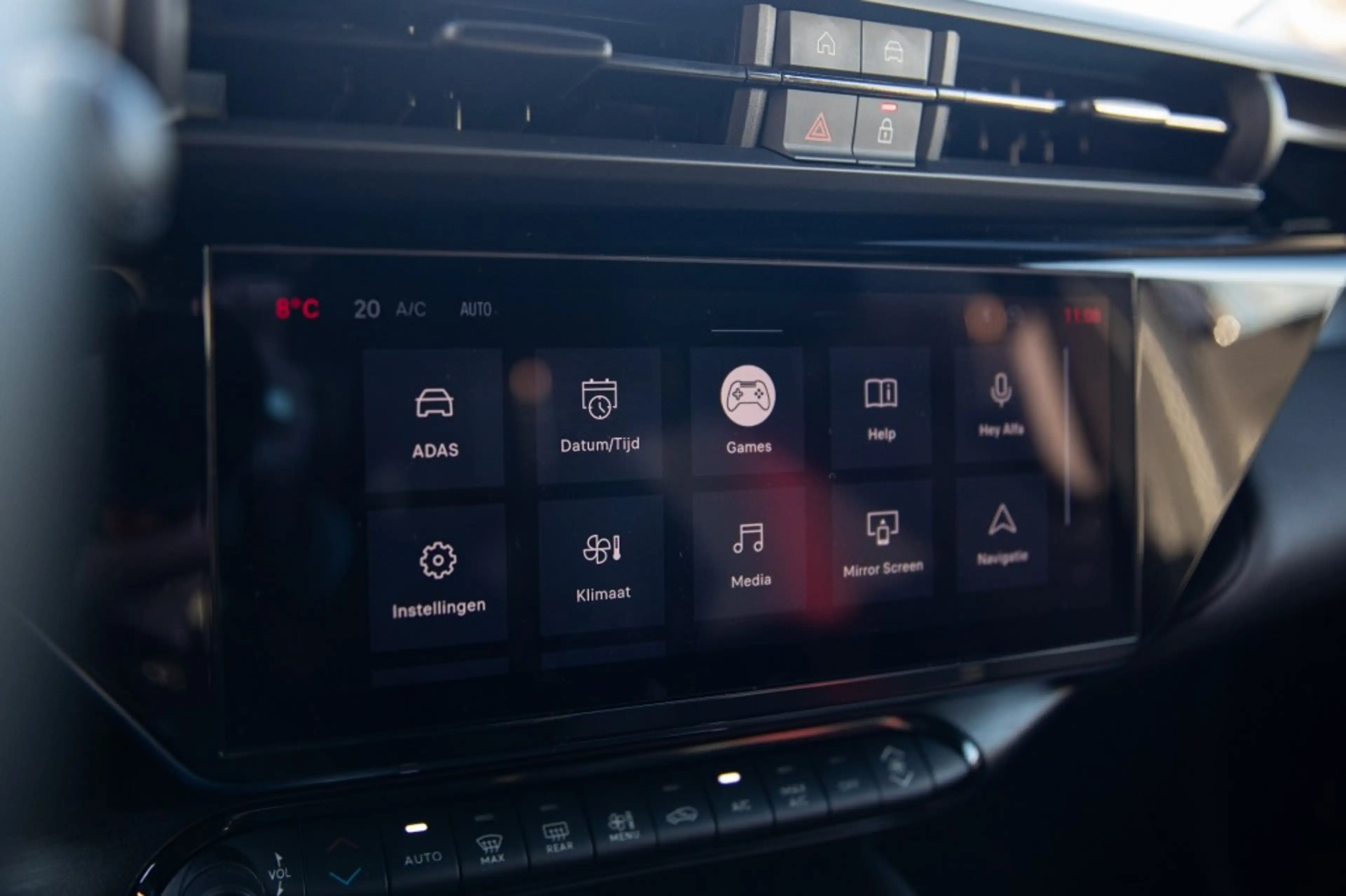 Alfa Romeo Junior 1.2 Turbo Hybrid Ibrida Speciale — photo 8
