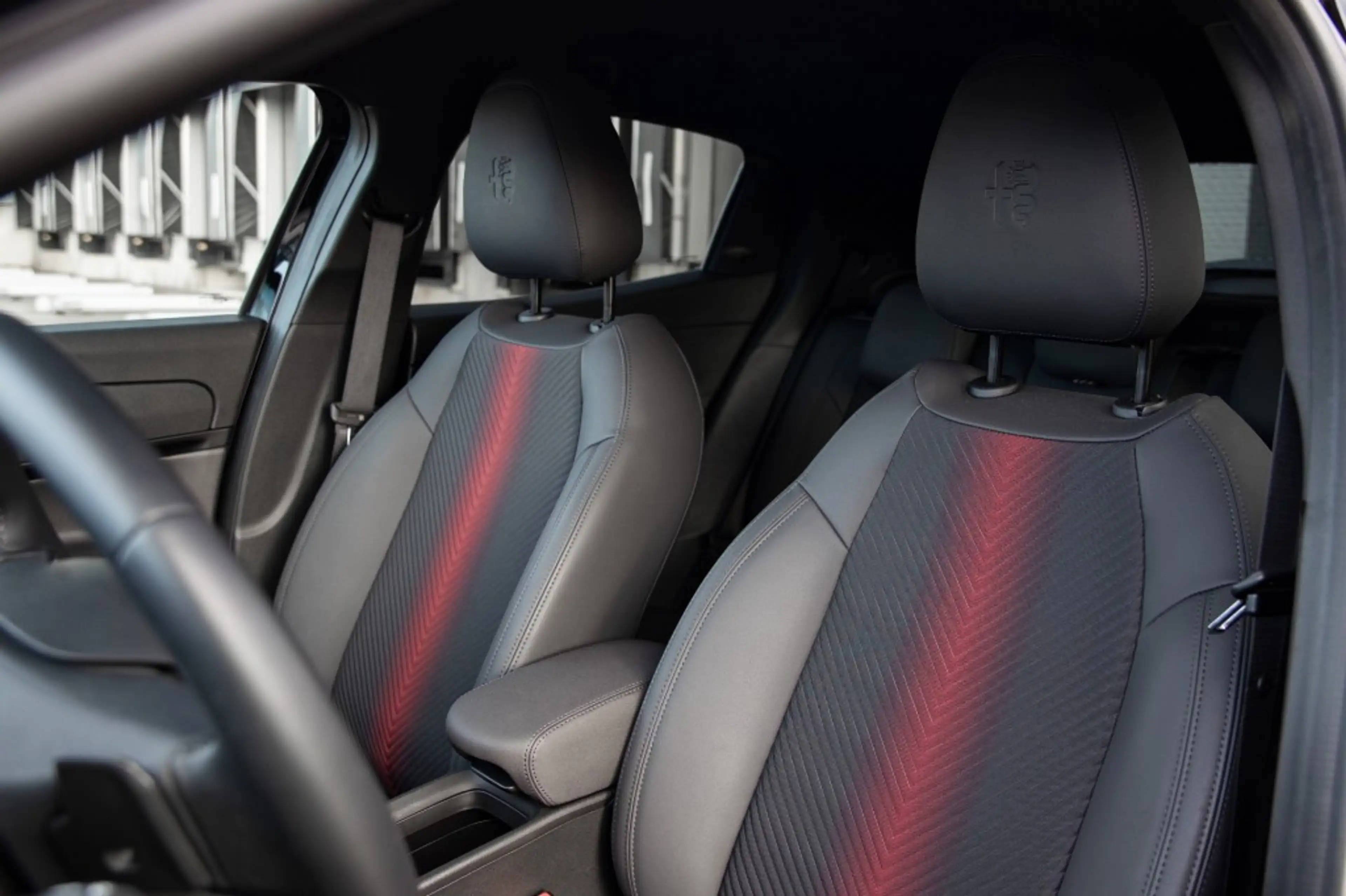 Alfa Romeo Junior 1.2 Turbo Hybrid Ibrida Speciale — photo 6