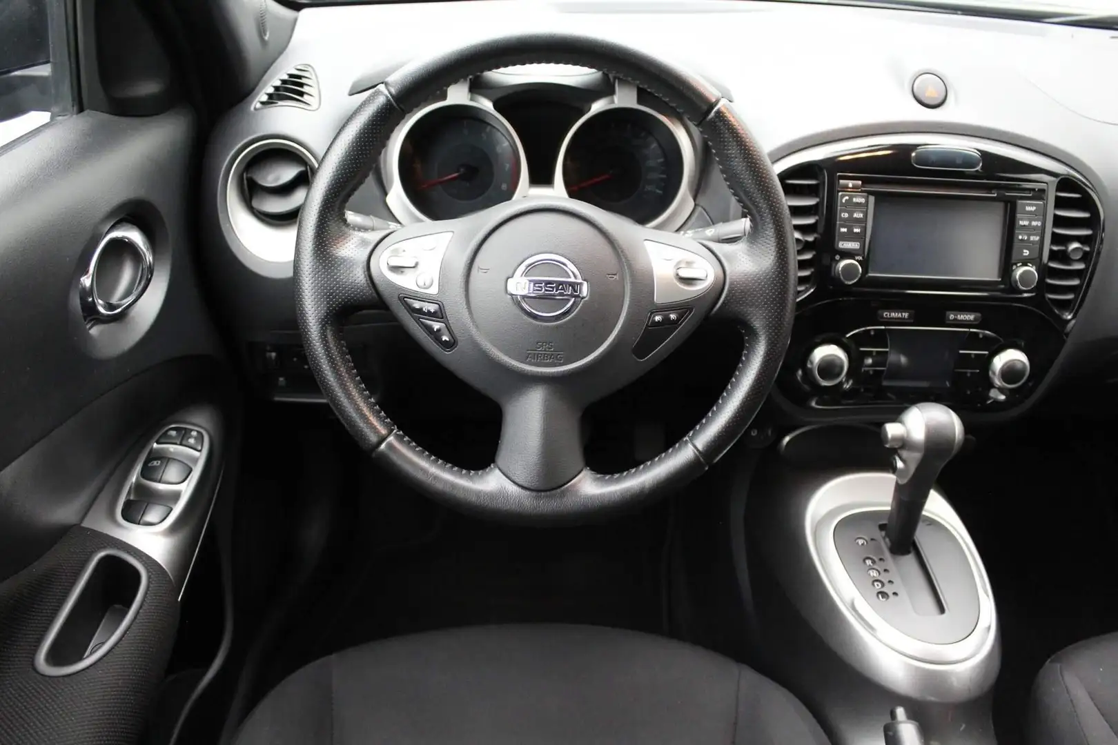 Nissan Juke 1.6 Connect Edition 2015 | Airco | Navigatie | Cru Zwart - 2