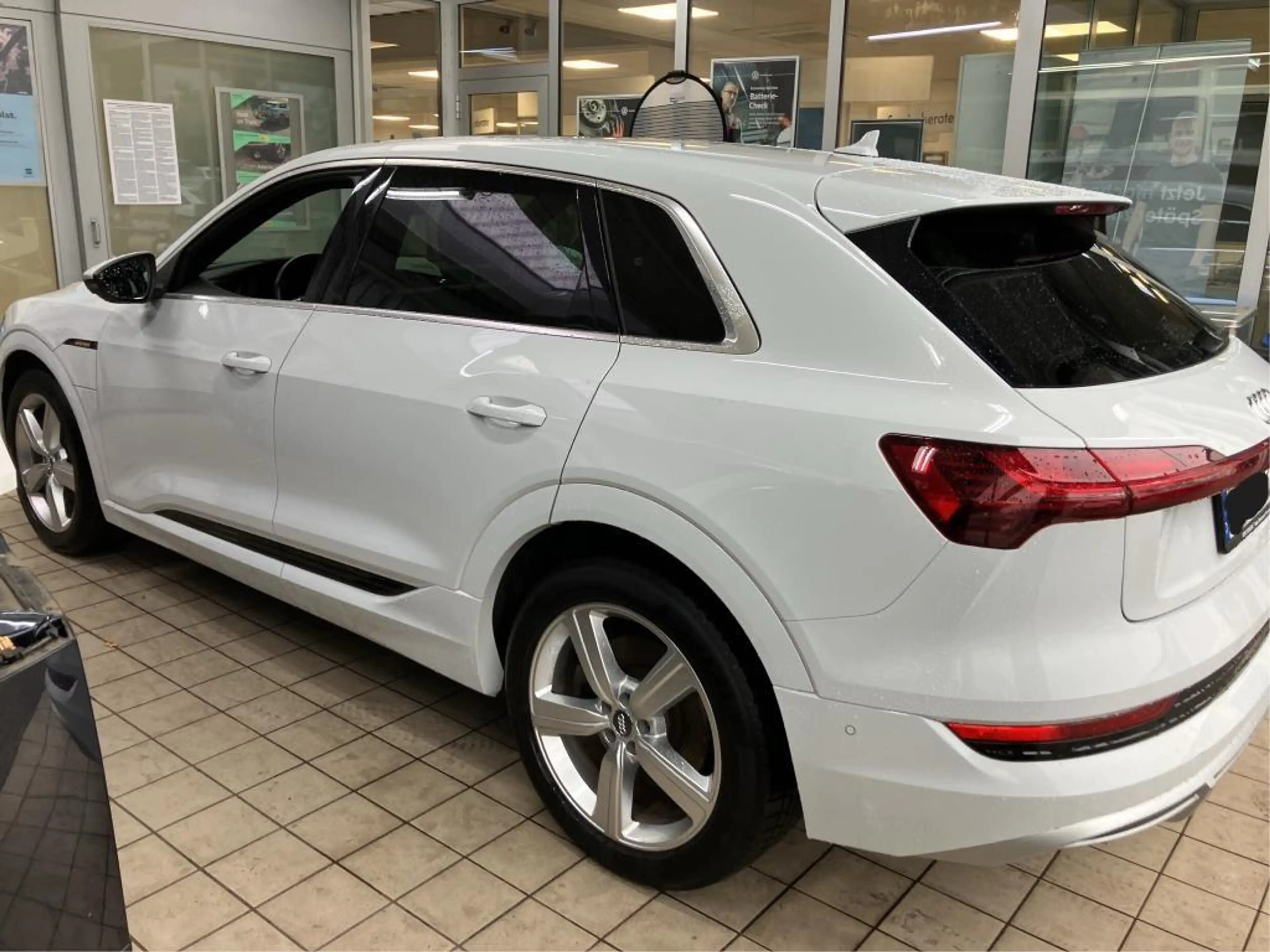 Audi e-tron 50 Q S LINE 20Z/LED/PANO/KAMERA/DAB/NAVI — photo 9