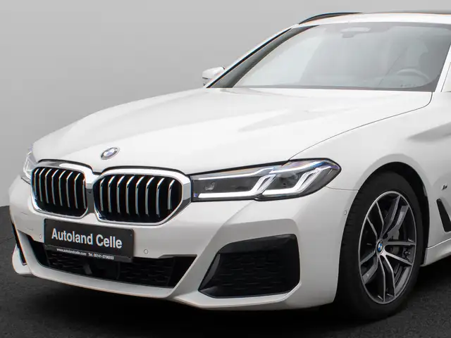 BMW 5 Series view 13