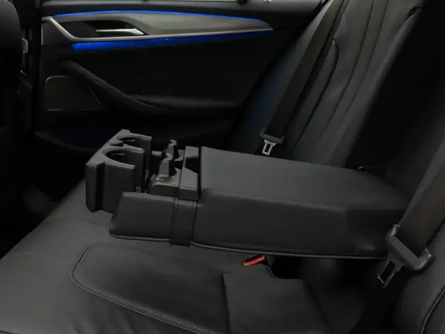 BMW 5 Series view 25