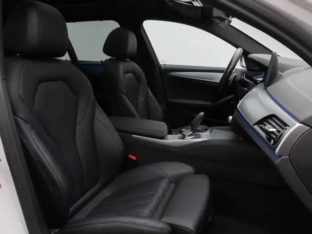 BMW 5 Series view 30
