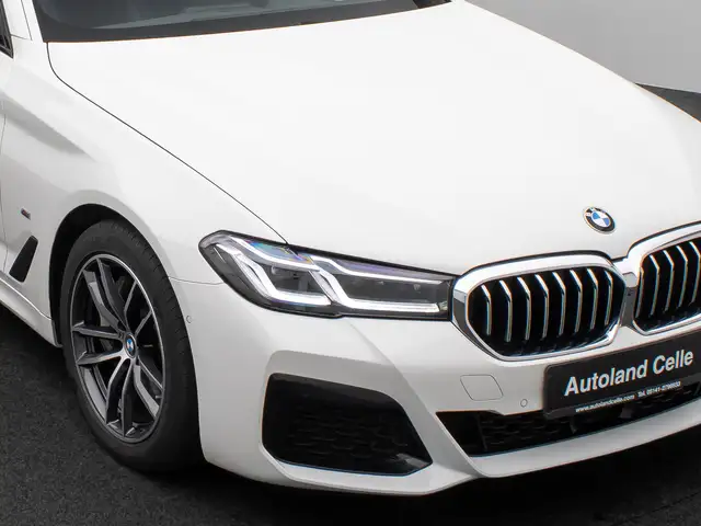 BMW 5 Series view 14