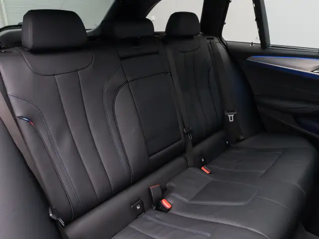 BMW 5 Series view 26