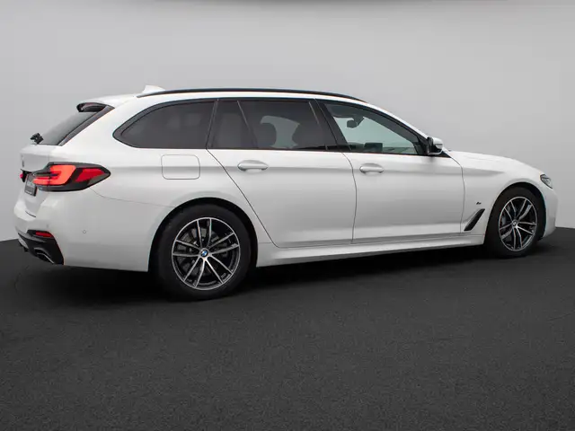 BMW 5 Series view 6
