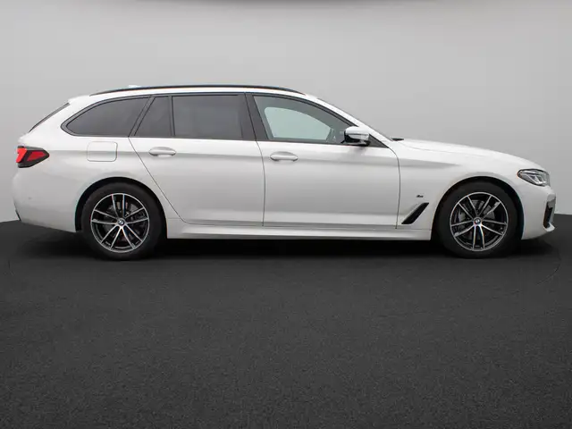 BMW 5 Series view 5
