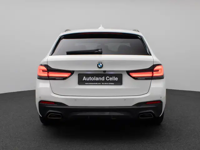 BMW 5 Series view 8