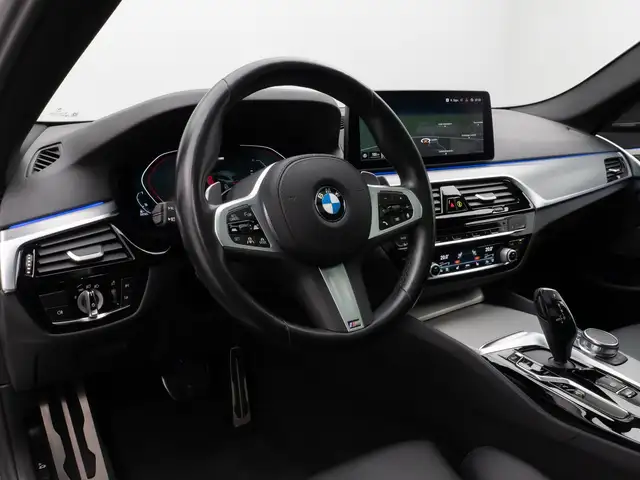 BMW 5 Series view 17