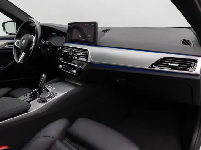 BMW 5 Series view 20