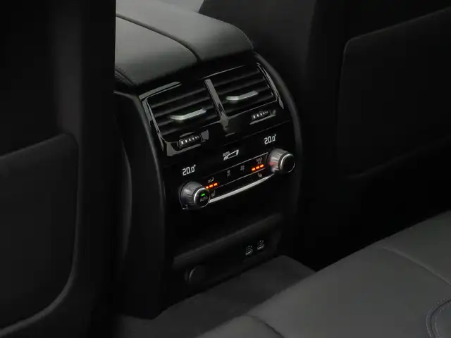 BMW 5 Series view 24
