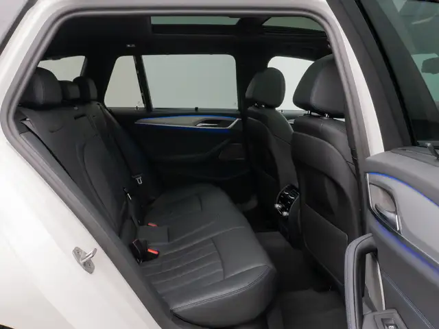 BMW 5 Series view 23