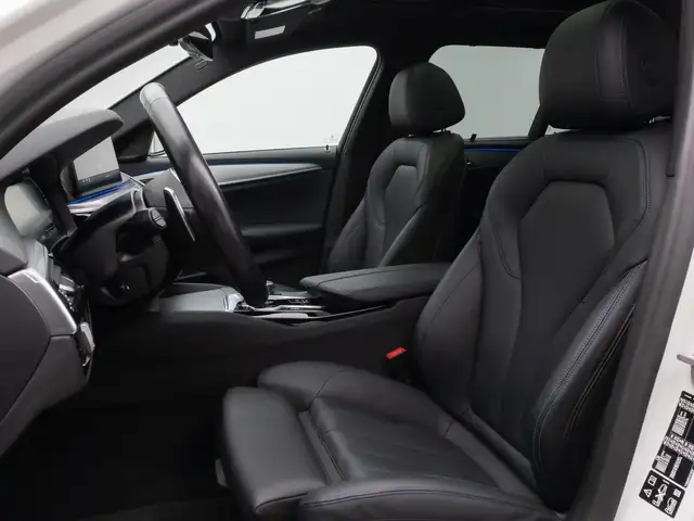 BMW 5 Series view 29