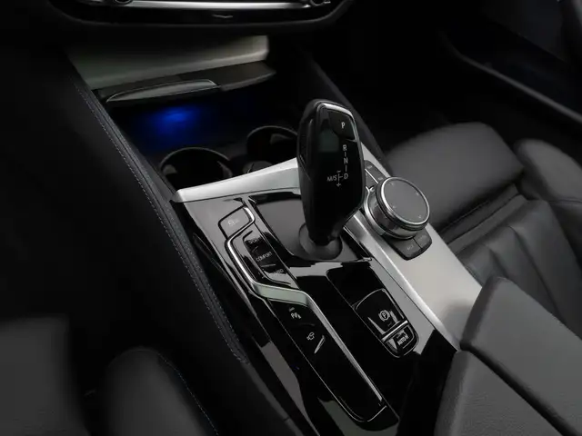 BMW 5 Series view 19